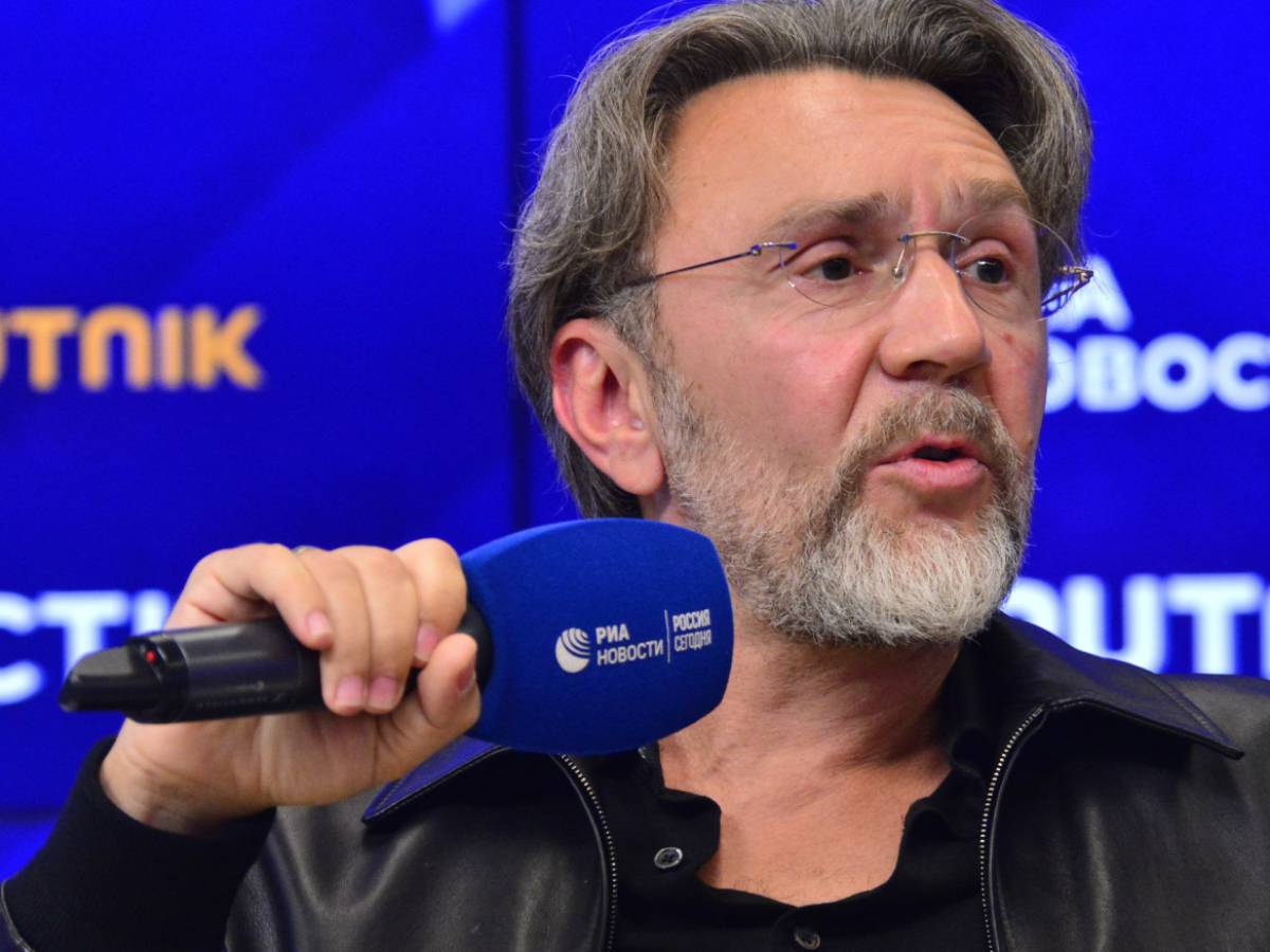 Сергей Шнуров «Не мое кино, смотреть не буду»: Сергей Шнуров не оценил патриотизм