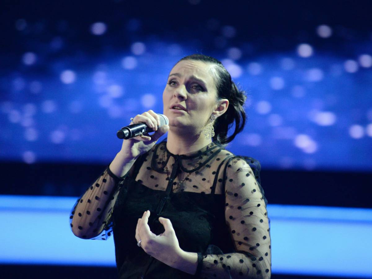 Елена Ваенга Тройничок по-дружески: раскрасневшуюся Елену Ваенгу заподозрили в сомнительных решениях