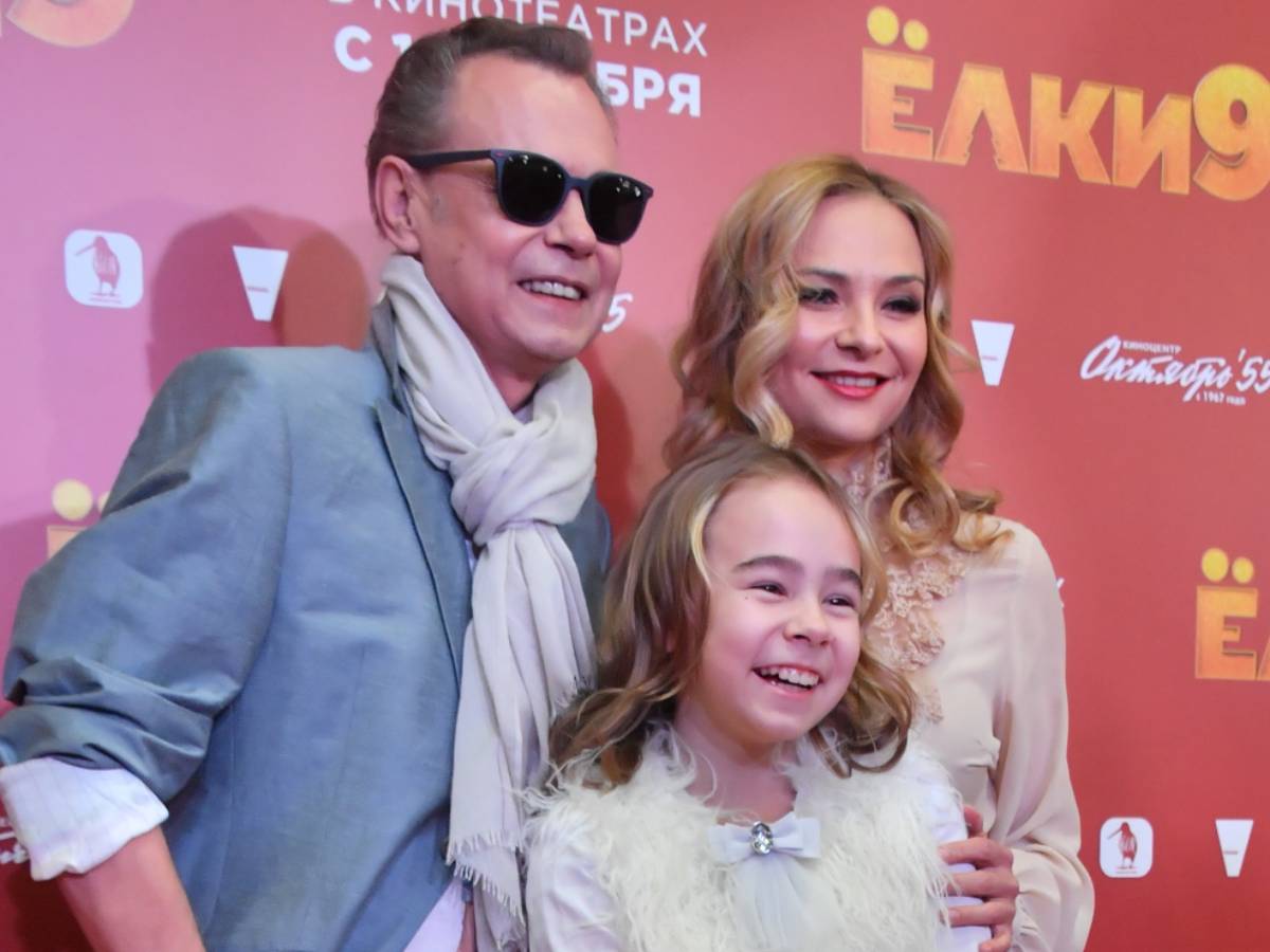 Владимир Левкин с семьей Экс-солист группы «На На» Левкин в очередной раз столкнулся с онкологией