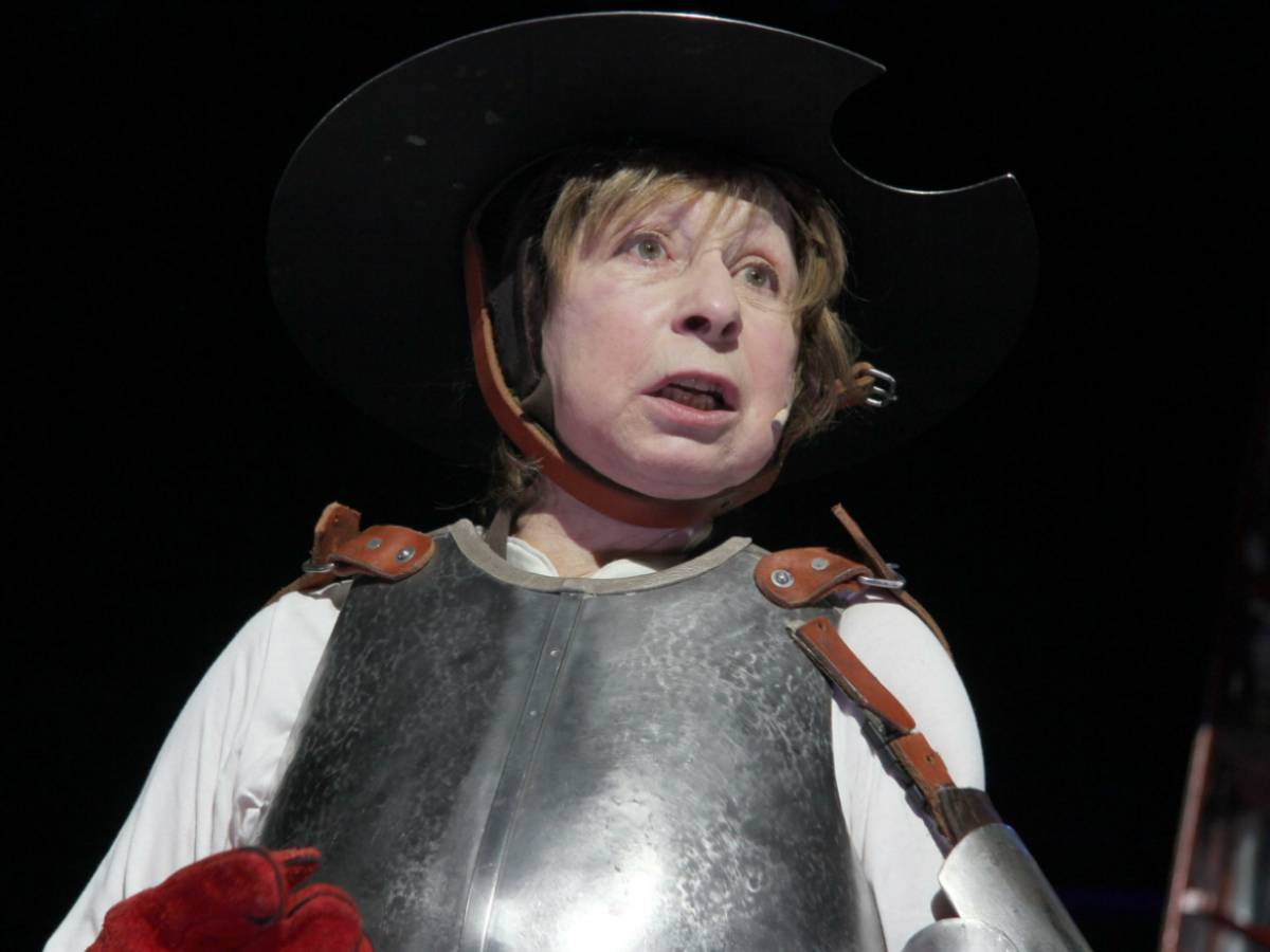 Ахеджакова заговорила о «побеге»: звезду подозревают в госизмене