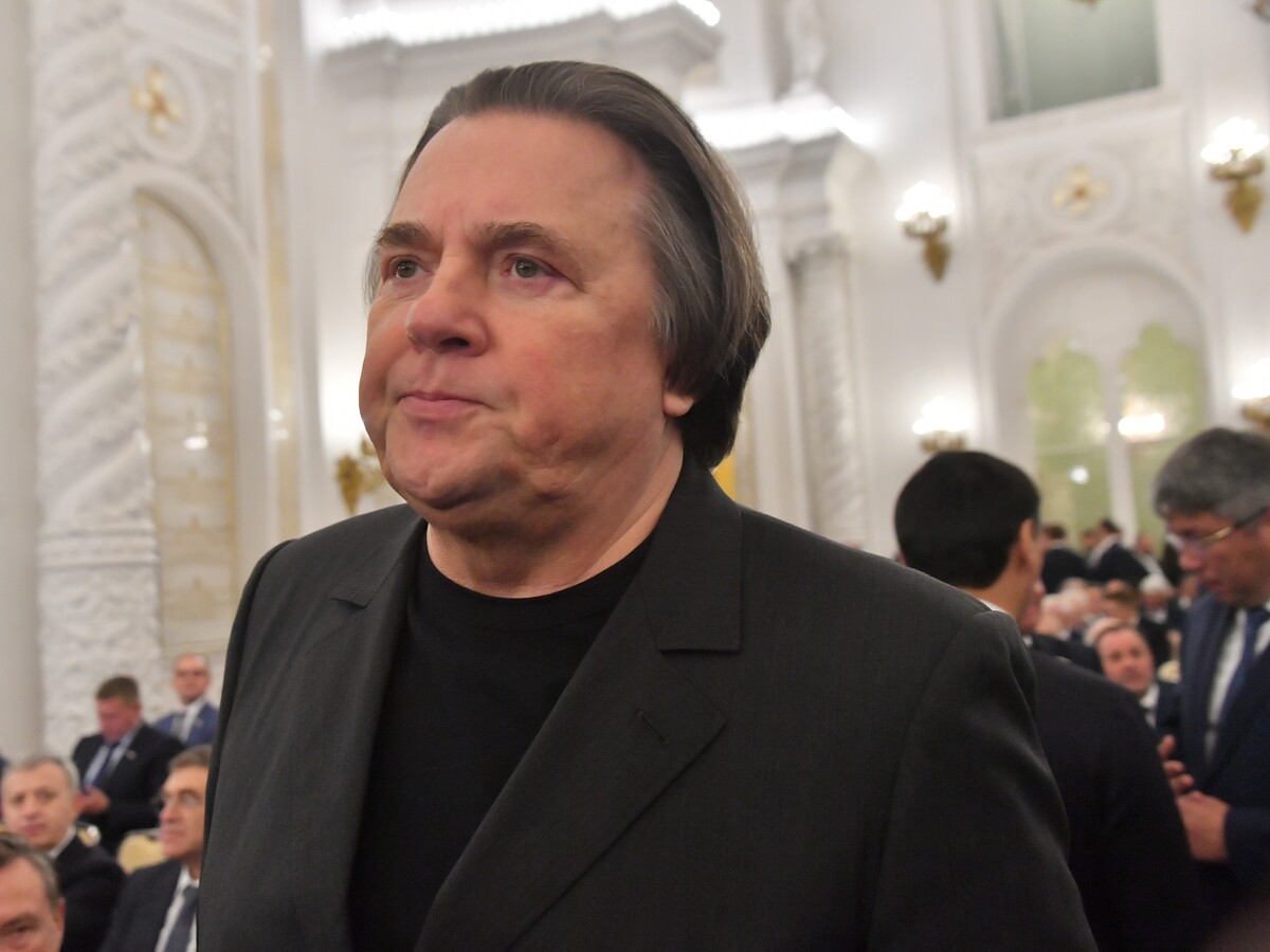 Константин Эрнст Убитый горем Эрнст похоронил близкого мужчину