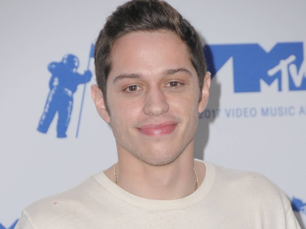 Граница на замке: бывший парень Ким Кардашьян устроил разборки с фанатами