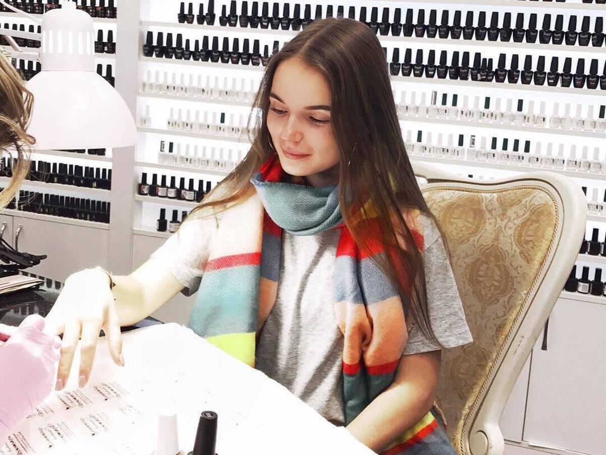 Маникюр «Молочная ванна»: какой маникюр сейчас в тренде