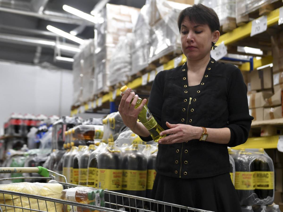Не все знают для чего нужны различные виды масел Для жарки – одно, для заправки – другое: эксперт объяснил, зачем покупать два вида масла
