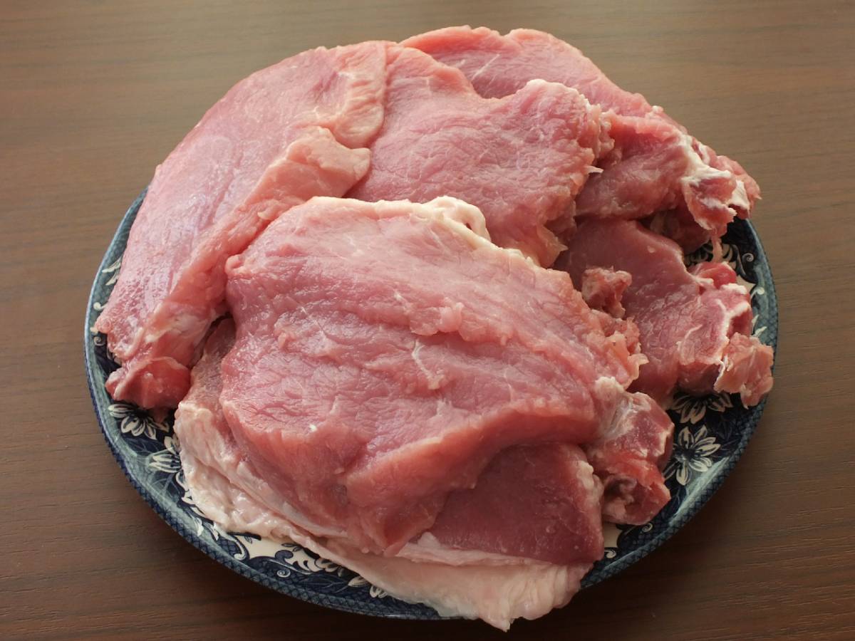 Секрет, который поможет сразу же распознать несвежий продукт Надавите пальцем на мясо – будете в шоке, когда узнаете зачем это нужно