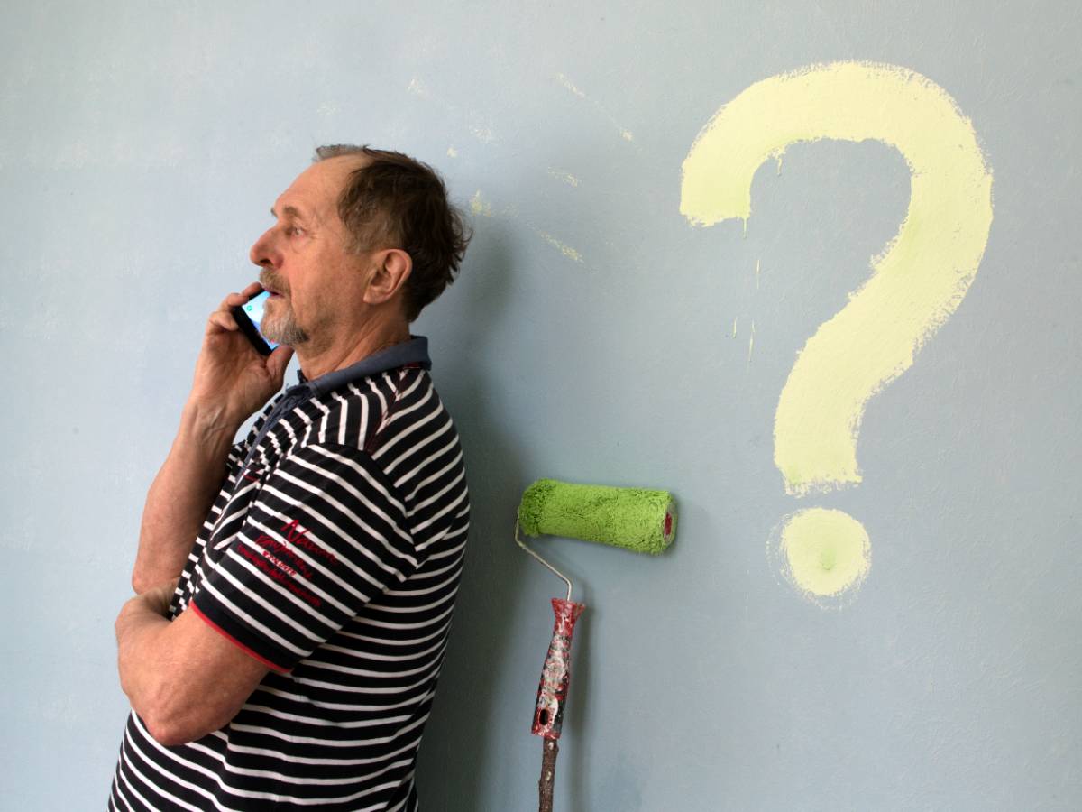 Это дешевый метод, который подойдет всем Посуда в углу и немного жидкости: вот как убрать запах краски после ремонта