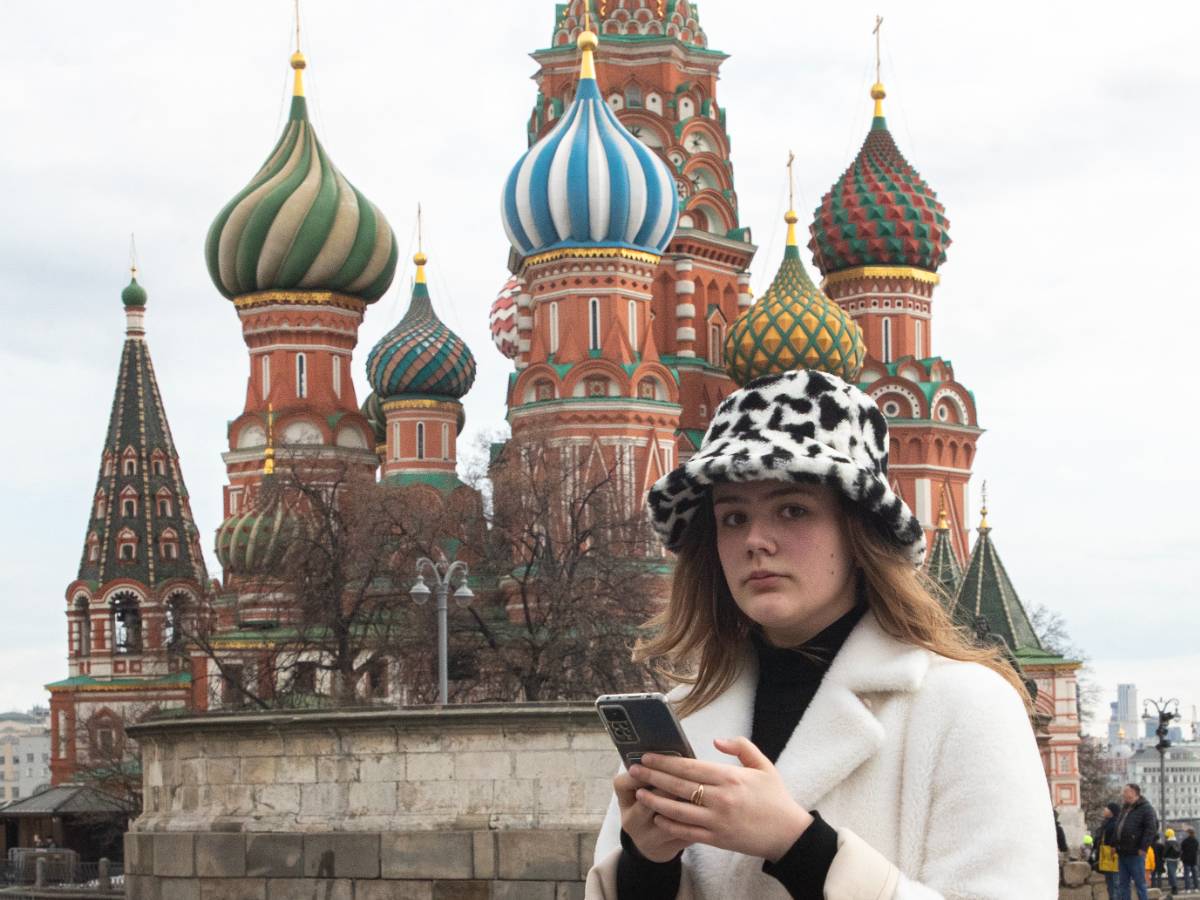 Согласно поверьям, расположение шапки может вызвать конфликты Почему нельзя класть шапку на стол – моргнуть не успеете, как окажитесь в больнице