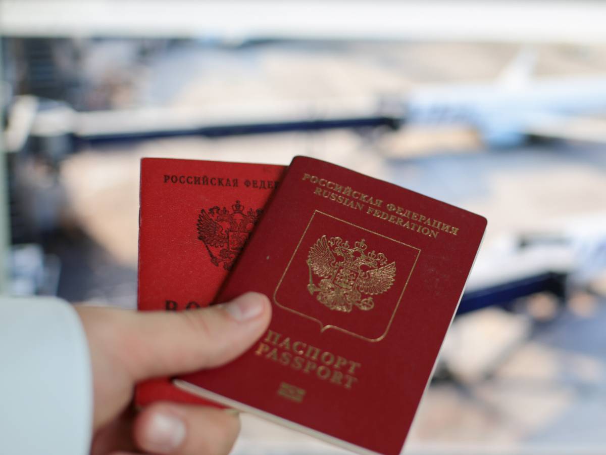 Будущее, которого многие боялись, наступило В России откажутся от паспортов: для подтверждения личности потребуется телефон