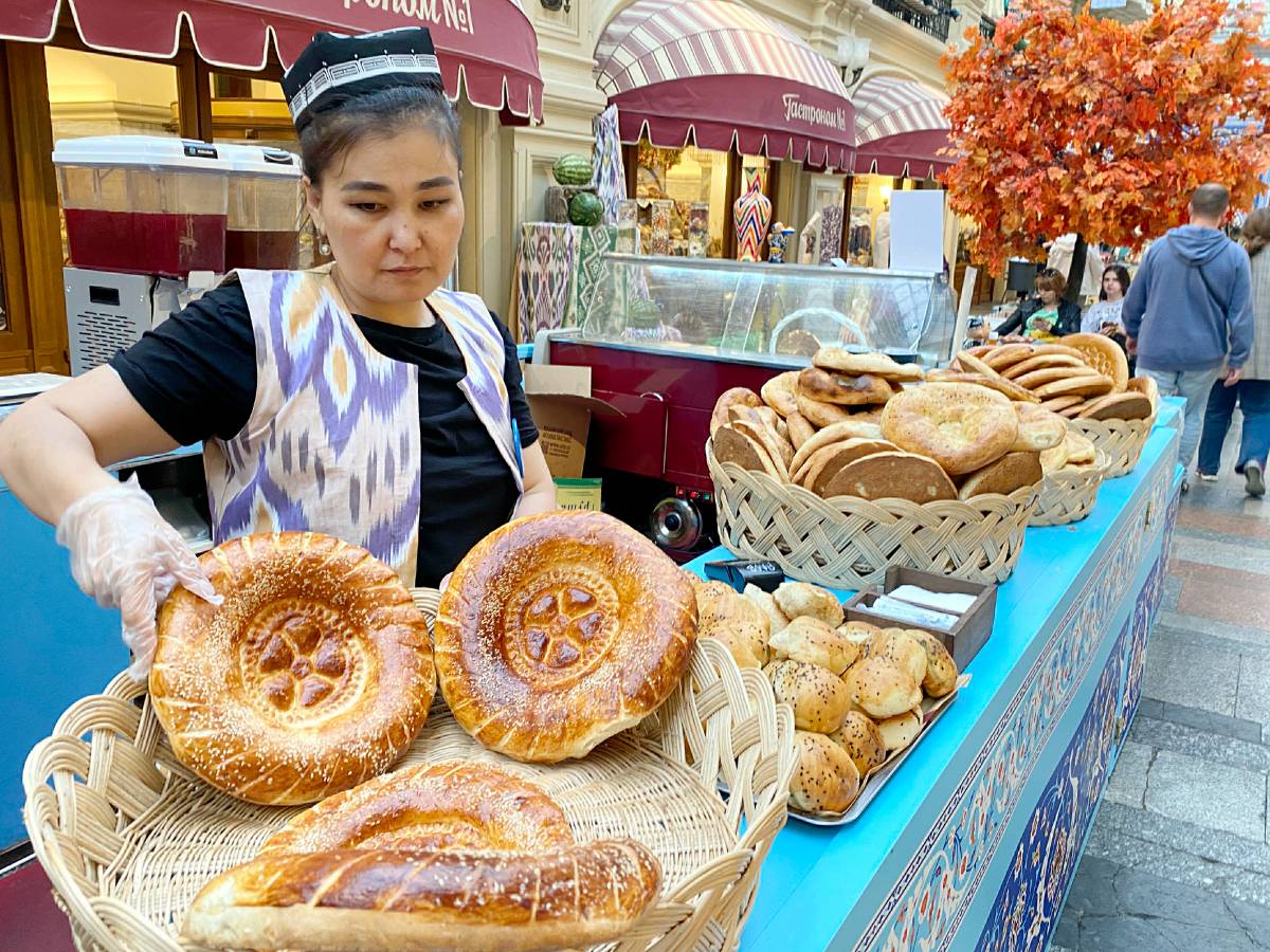 К продукции относятся белый хлеб, булки, печенье и макароны Чем грозит отказ от мучного: назван список заболеваний и недугов