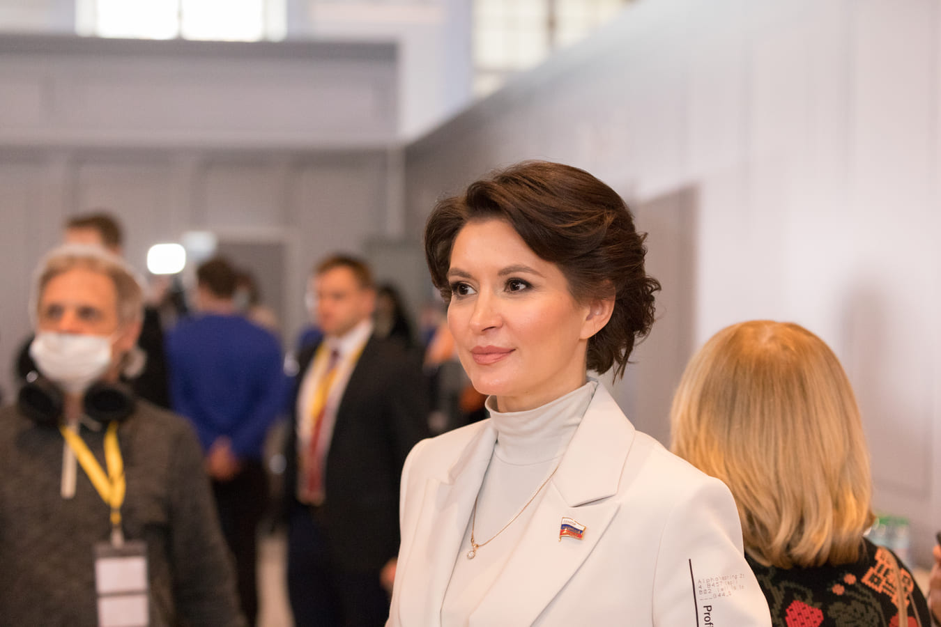 Маргарита Павлова Никакого высшего образования: сенатор предложила ориентировать девушек на рождение детей вместо обучения