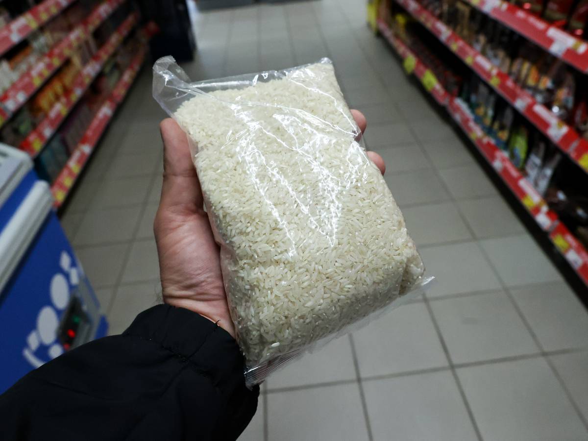Запасы мигом окажутся в мусорном ведре Храните продукты правильно: 4 ошибки, которые надолго испортят аппетит